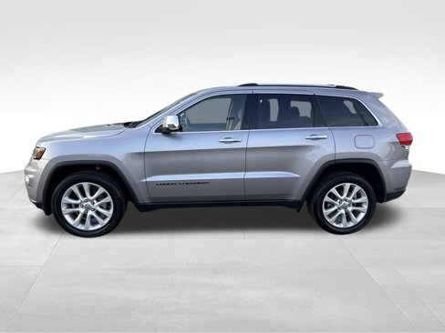 Used 2017 Jeep Grand Cherokee Limited w/ Luxury Group II image 2