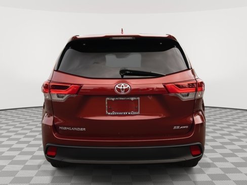 Used 2018 Toyota Highlander SE image 25