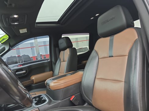 Used 2019 Chevrolet Silverado 1500 High Country w/ Technology Package image 12