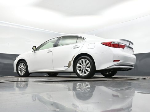 Used 2015 Lexus ES 300h image 38