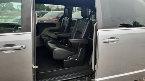 Used 2018 Dodge Grand Caravan SXT image 24