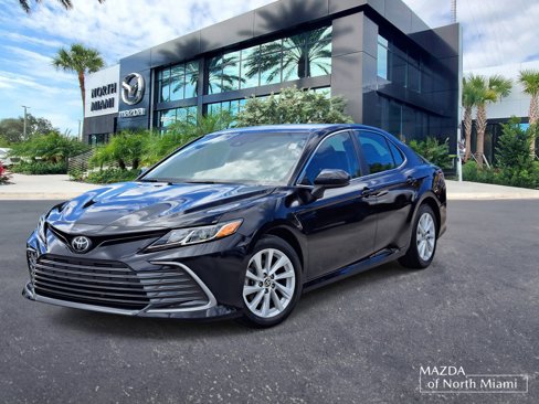 Used 2022 Toyota Camry LE image 1