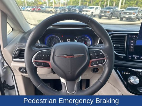 Used 2023 Chrysler Pacifica Limited image 20