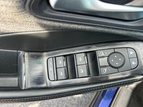 Used 2023 Nissan Rogue SV image 18