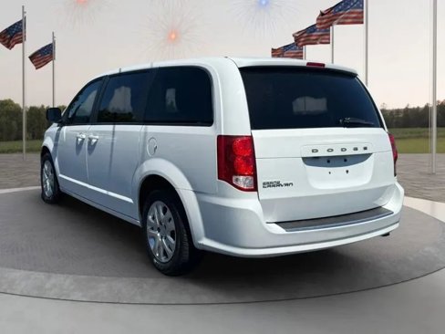 Used 2018 Dodge Grand Caravan SE w/ UConnect Hands-Free Group image 18