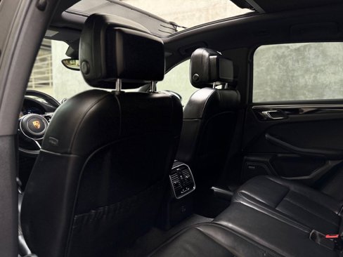 Used 2018 Porsche Macan S image 20