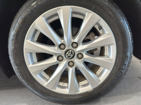 Used 2018 Toyota Camry LE image 9