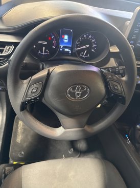 Used 2022 Toyota C-HR XLE image 34