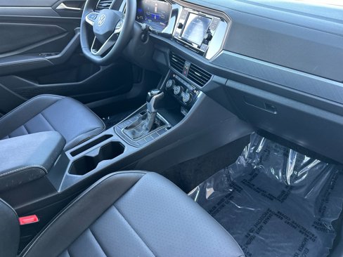 Used 2024 Volkswagen Jetta SE image 14