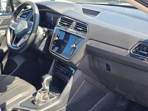 Used 2023 Volkswagen Tiguan SE image 7