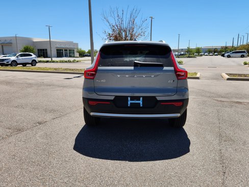 New 2025 Volvo XC40 B5 Core w/ Climate Package image 6