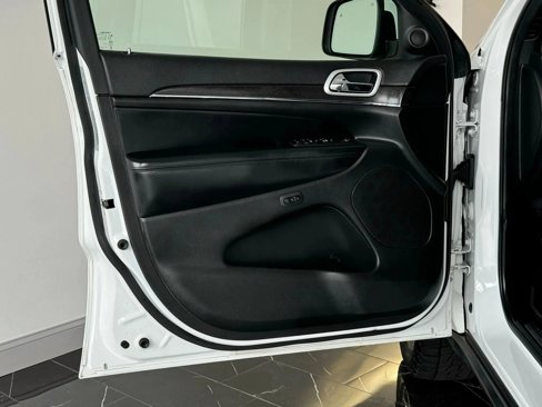 Used 2018 Jeep Grand Cherokee Limited image 7