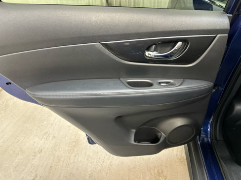 Used 2020 Nissan Rogue SV image 28