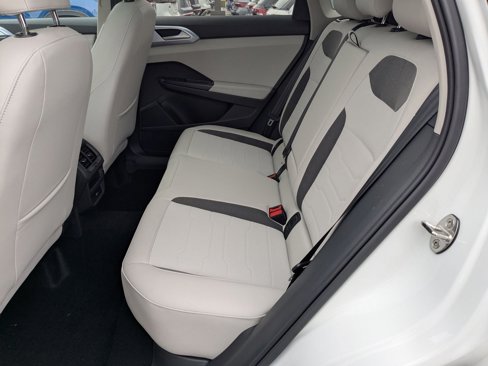 New 2025 Volkswagen Taos SE image 28
