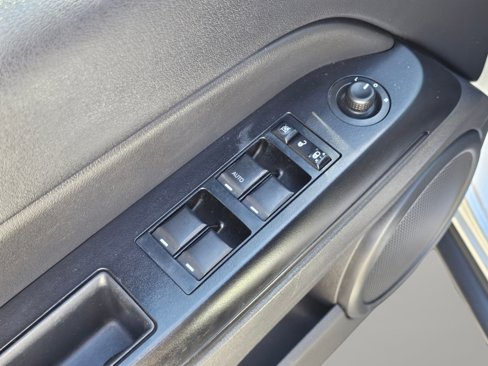 Used 2012 Jeep Compass Sport image 25