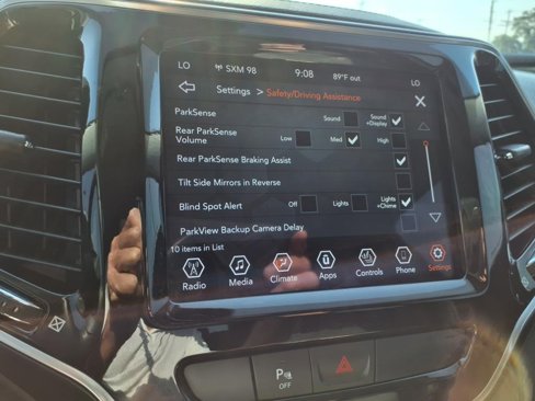 Used 2020 Jeep Cherokee Limited image 27