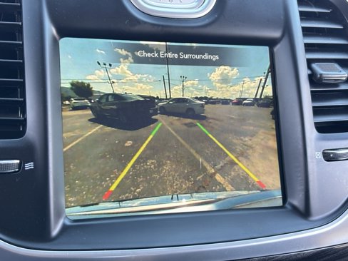 Used 2020 Chrysler 300 Touring image 4