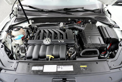 Used 2018 Volkswagen Passat 3.6 image 28