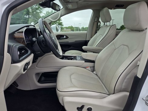 Used 2021 Chrysler Pacifica Limited w/ Premium & Safety Sphere Group image 14
