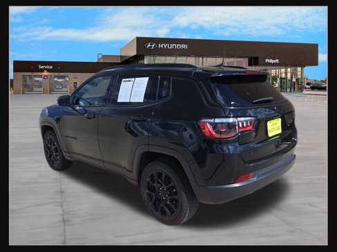 Used 2023 Jeep Compass Altitude image 3