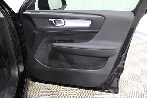 Used 2022 Volvo XC40 T4 Momentum image 20