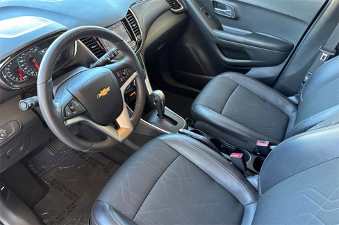 Used 2022 Chevrolet Trax LT w/ Midnight Edition image 4
