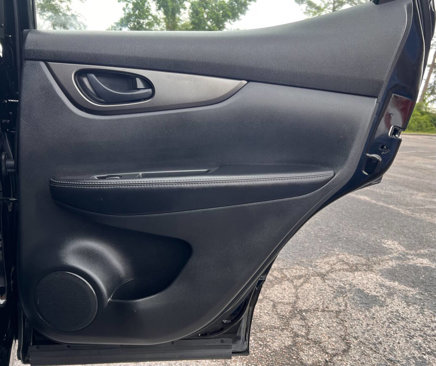 Used 2021 Nissan Rogue Sport S image 18