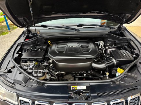 Used 2017 Jeep Grand Cherokee Limited image 27