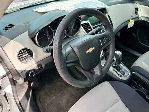 Used 2014 Chevrolet Cruze LS image 9