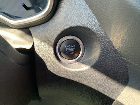 Used 2022 Toyota Corolla Cross XLE image 26