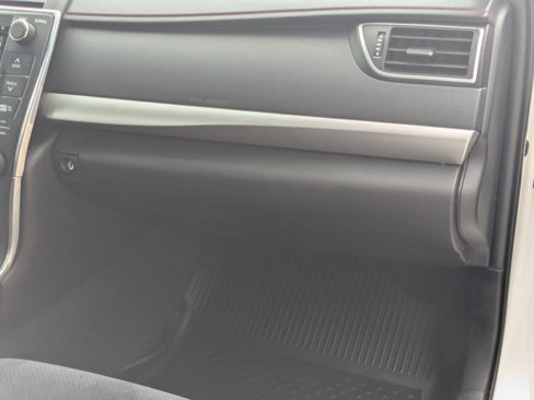 Used 2015 Toyota Camry XSE image 20