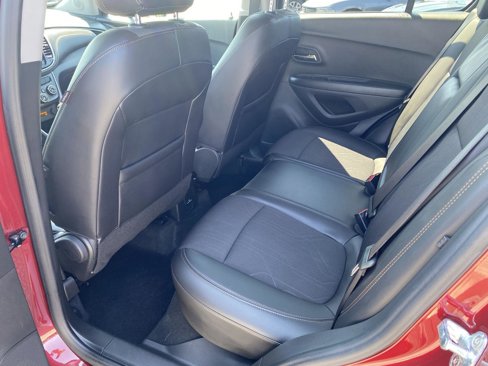 Used 2022 Chevrolet Trax LT w/ LT Convenience Package image 16