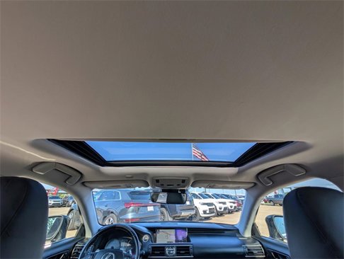 Used 2018 Lexus IS 300 image 37