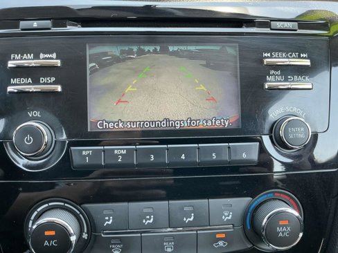 Used 2017 Nissan Rogue S image 21