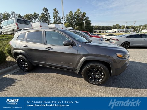 Used 2019 Jeep Cherokee Trailhawk image 1