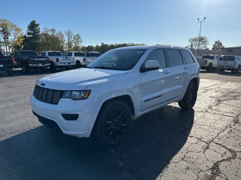 Used 2018 Jeep Grand Cherokee Altitude image 4