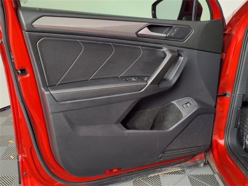 Used 2022 Volkswagen Tiguan SE image 22