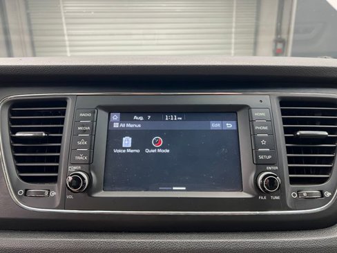 Used 2020 Kia Sedona LX image 32