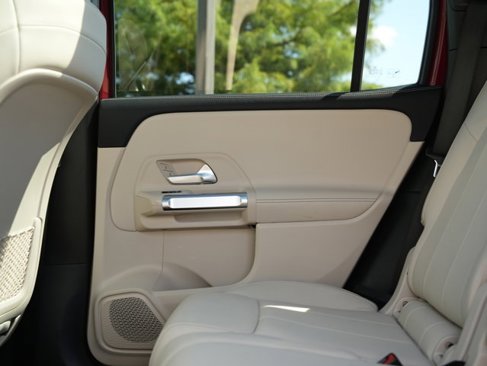 Certified 2021 Mercedes-Benz GLB 250 4MATIC w/ Premium Package image 39