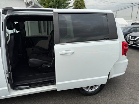 Used 2019 Dodge Grand Caravan SXT w/ Driver Convenience Group image 24