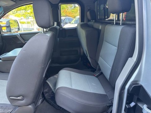 Used 2004 Nissan Titan SE w/ (OF1) SE Off-Road Pkg image 17