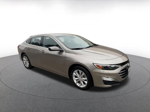 Used 2024 Chevrolet Malibu LT image 2