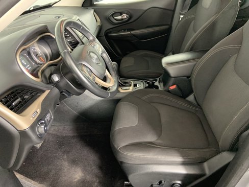Used 2017 Jeep Cherokee Latitude w/ Safety/Convenience Group image 15