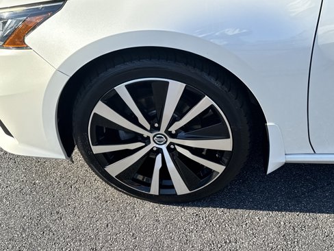 Used 2019 Nissan Altima 2.5 SR w/ SR Premium Package image 14