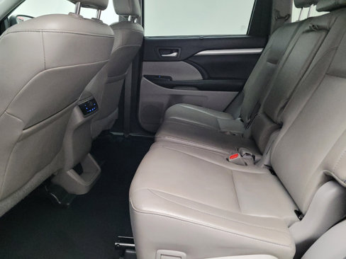 Used 2017 Toyota Highlander XLE image 18