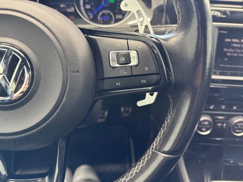 Used 2017 Volkswagen Golf R 4-Door image 22