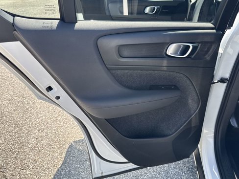 Certified 2022 Volvo C40 P8 Recharge Ultimate image 37