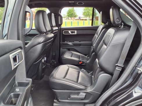 Used 2020 Ford Explorer XLT w/ Equipment Group 202A image 6