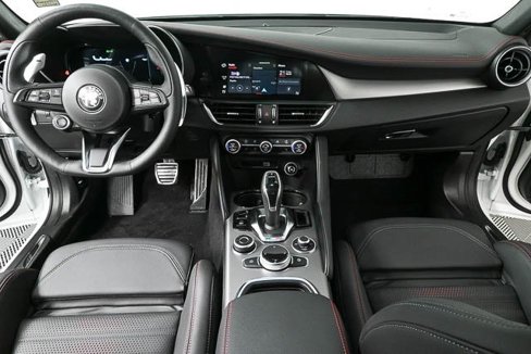 New 2025 Alfa Romeo Giulia w/ Driving Assist Package image 18