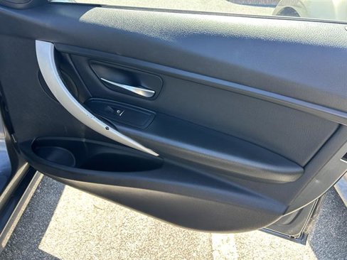 Used 2016 BMW 320i Sedan image 18
